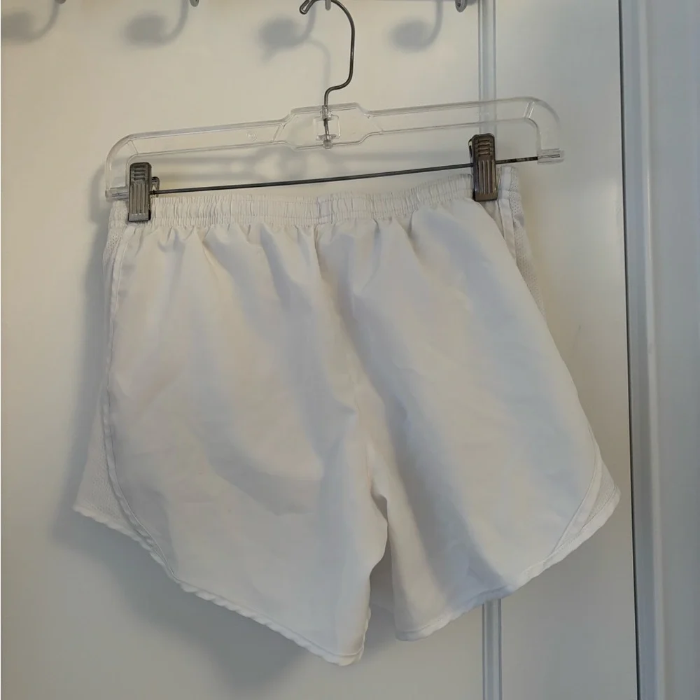 Women’s White Nike Shorts - Picture 2 of 3